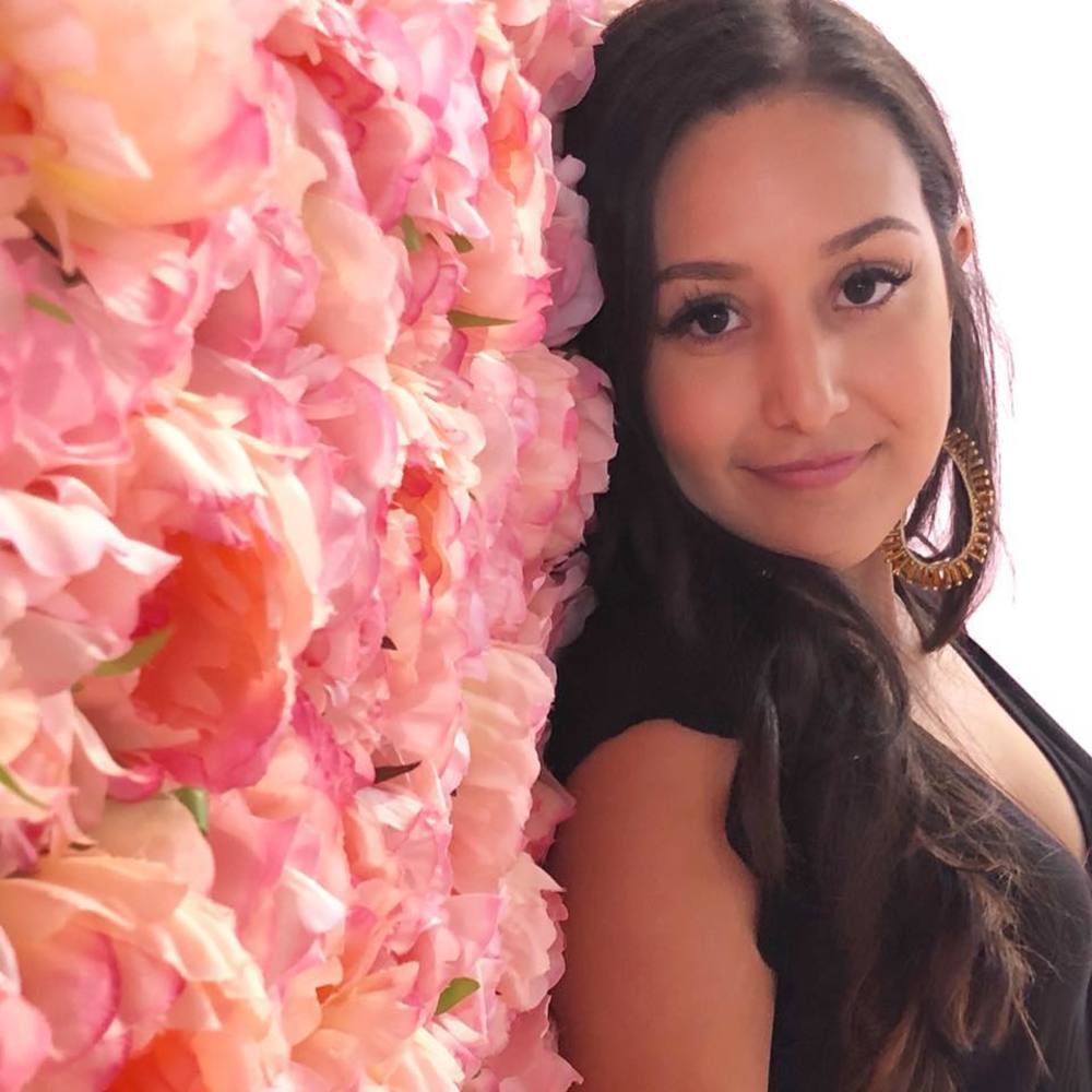 Meet your Posher, Alexis